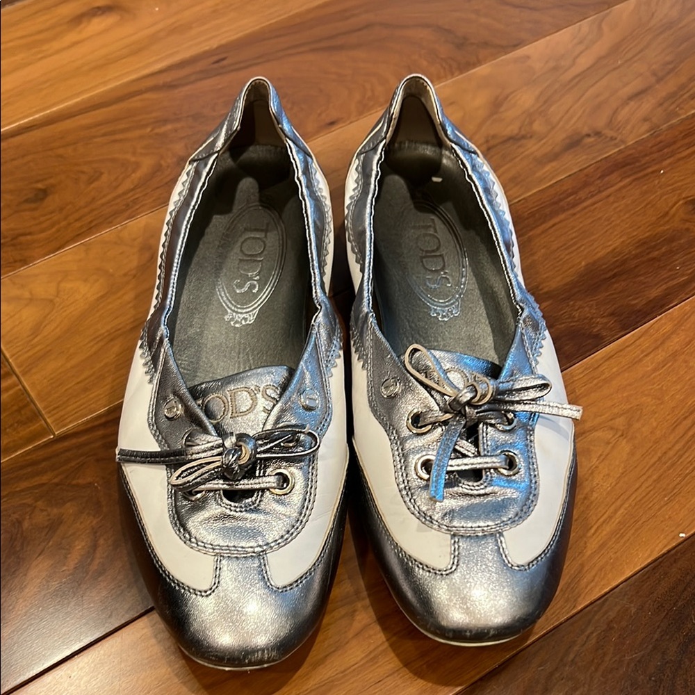 Tod's Silver and White Leather Flats